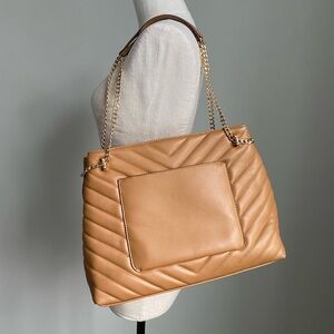 Chevron quilted shoulder bag